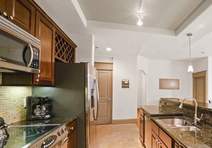 StaysByWalker SouthPark Lux 2BR -KingBeds/Pool/Gym