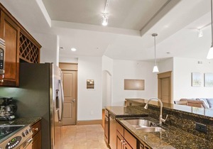 StaysByWalker SouthPark Lux 2BR -KingBeds/Pool/Gym