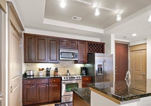 StaysByWalker SouthPark Lux 2BR -KingBeds/Pool/Gym