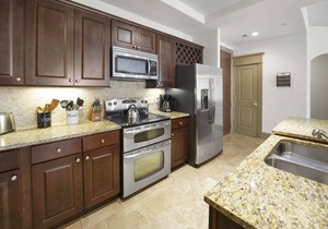 StaysByWalker SouthPark Lux 2BR -KingBeds/Pool/Gym