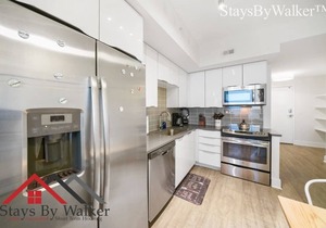 StaysByWalker Studio-King Bed! Roof Top Pool! Gym!
