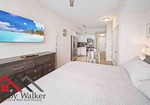 StaysByWalker Uptown High Rise Studio! KingBed