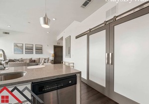 StaysByWalker Uptown 2BR|Spa/Gym/KingBed/Parking