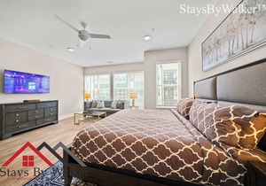 StaysByWalker Uptown Studio! KingBed/Gym/Pool/Spa