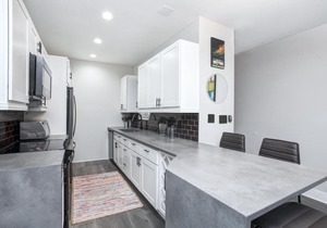 Stylish Condo - Center City - Nightlife - Parking