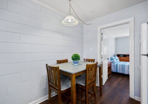 "Sunseeker Inn" suite 1