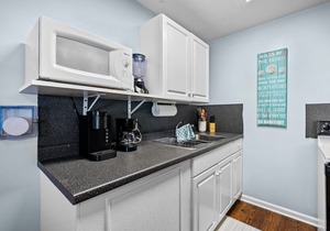"Sunseeker Inn" suite 6