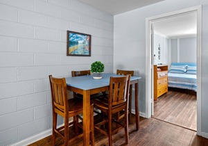 "Sunseeker Inn" suite 4