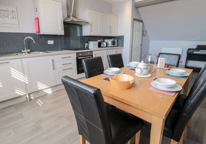 SUNSET POINT, family friendly, character holiday cottage in Alnmouth