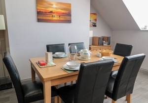 SUNSET POINT, family friendly, character holiday cottage in Alnmouth
