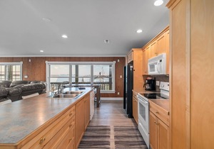 Swansboro's "Seaside Bliss" Apartment! ★Epic Sunsets★Walk Everywhere! ★Dock