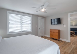 The Beach House at Oak Island 102: 1BR Apartment King + QSS