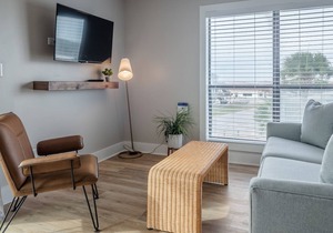 The Beach House at Oak island 201: 2BR Apartment King, King, QSS