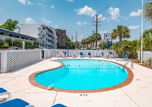 The Waterway 103: 2 Queens Studio with complex pool!