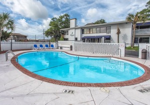 The Waterway 233: 1BR, 1BA, sleeps 4 - Apartment with complex pool!