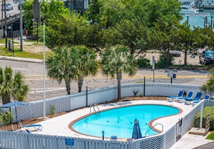 The Waterway 101: 2 Twin over Queen Bunks Studio with complex pool!