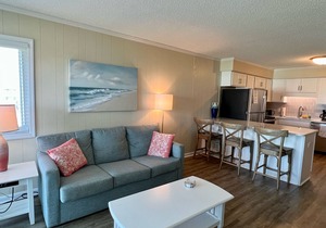Third-Floor Condo Overlooking the Courtyard w/Ocean Views, Shared Outdoor Pool