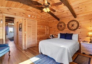 Tiny Cabin 1- Near Tryon Equestrian Center