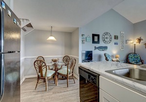 Top Floor Condo with Loft - Pool and Ocean Views!