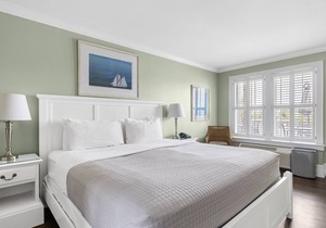 Tranquil House Inn - Downtown Waterfront Manteo - 1 King Premium Room 21