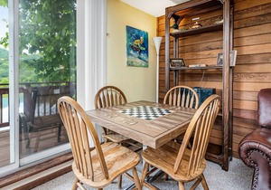 Tri-level townhouse on golf course w/views of pond, close to ice skating/tubing