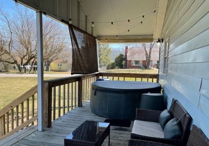 Urban Asheville 4 bedrooms and hot tub