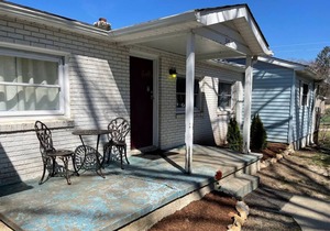 Urban Asheville 4 bedrooms and hot tub