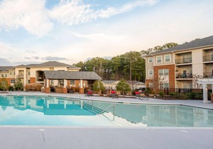 Viagem Stunning 2BR with Pool, Patio & Gym