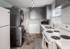 ★Walkable 2BR Plaza Midwood Bungalow★ Free Parking