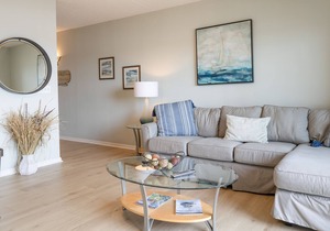 Walkable Downtown Condo w/ Riverfront Balcony