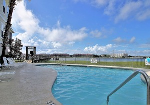 Water's Edge 95 - The Oak Oasis - Renovated Townhome - Walking distance to Beach and Center St.