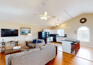 Waterfront, Dog-Friendly Home w/Private W/D, Free WiFi, Central A/C, Shared Pool