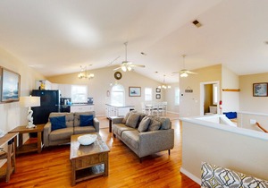 Waterfront, Dog-Friendly Home w/Private W/D, Free WiFi, Central A/C, Shared Pool
