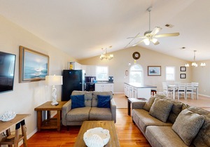 Waterfront, Dog-Friendly Home w/Private W/D, Free WiFi, Central A/C, Shared Pool