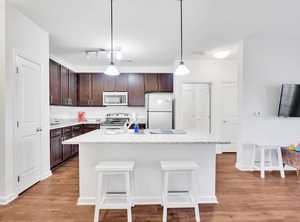 Luxe Shopping Entertainment | Ashbrook - Clawson Village
