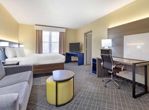 Comfort Suites Hanes Mall | Winston - Salem