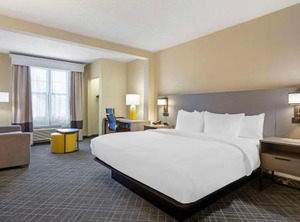 Comfort Suites Hanes Mall | Winston - Salem