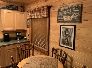 Cozy Located The Banks Of Trout Stream | Lansing