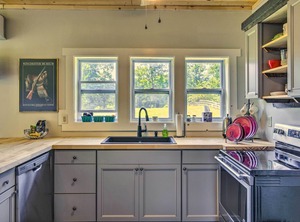 Rustic Farm Stay Hendersonville | Hendersonville