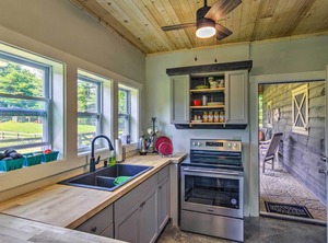 Rustic Farm Stay Hendersonville | Hendersonville