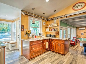 Waterfront Badin Deck | New London