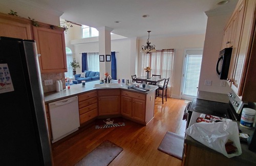 McLeansville House | 1.5 acre Quiet residential property 5 bedroom home