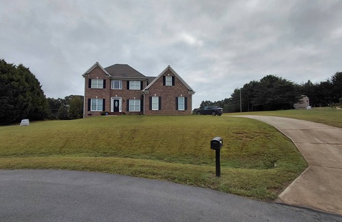 McLeansville House | 1.5 acre Quiet residential property 5 bedroom home