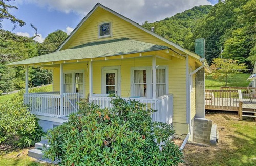 Bakersville Cottage | 102 m² Cabin ∙ 3 bedrooms ∙ 4 guests
