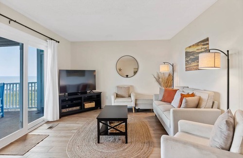 Wilmington Beach Condo | 102 m² Condo ∙ 3 bedrooms ∙ 6 guests