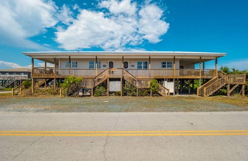 Topsail Beach House | 102 m² House ∙ 3 bedrooms ∙ 6 guests