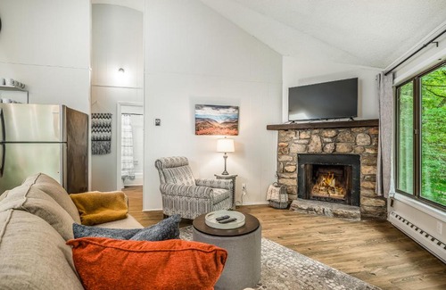 Beech Mountain House | 102 Village Cluster