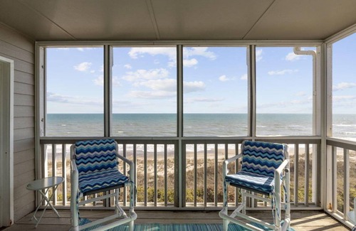 Pine Knoll Shores Condo | 109 m² Condo ∙ 2 bedrooms ∙ 6 guests