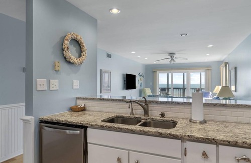 Pine Knoll Shores Condo | 109 m² Condo ∙ 2 bedrooms ∙ 6 guests