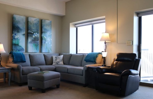 Seven Devils Condo | 10th Floor Beautifully Decorated Condo w/ Pool Access
